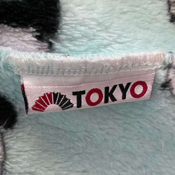 Kids’ Plush Robe - Picture 3 of 4